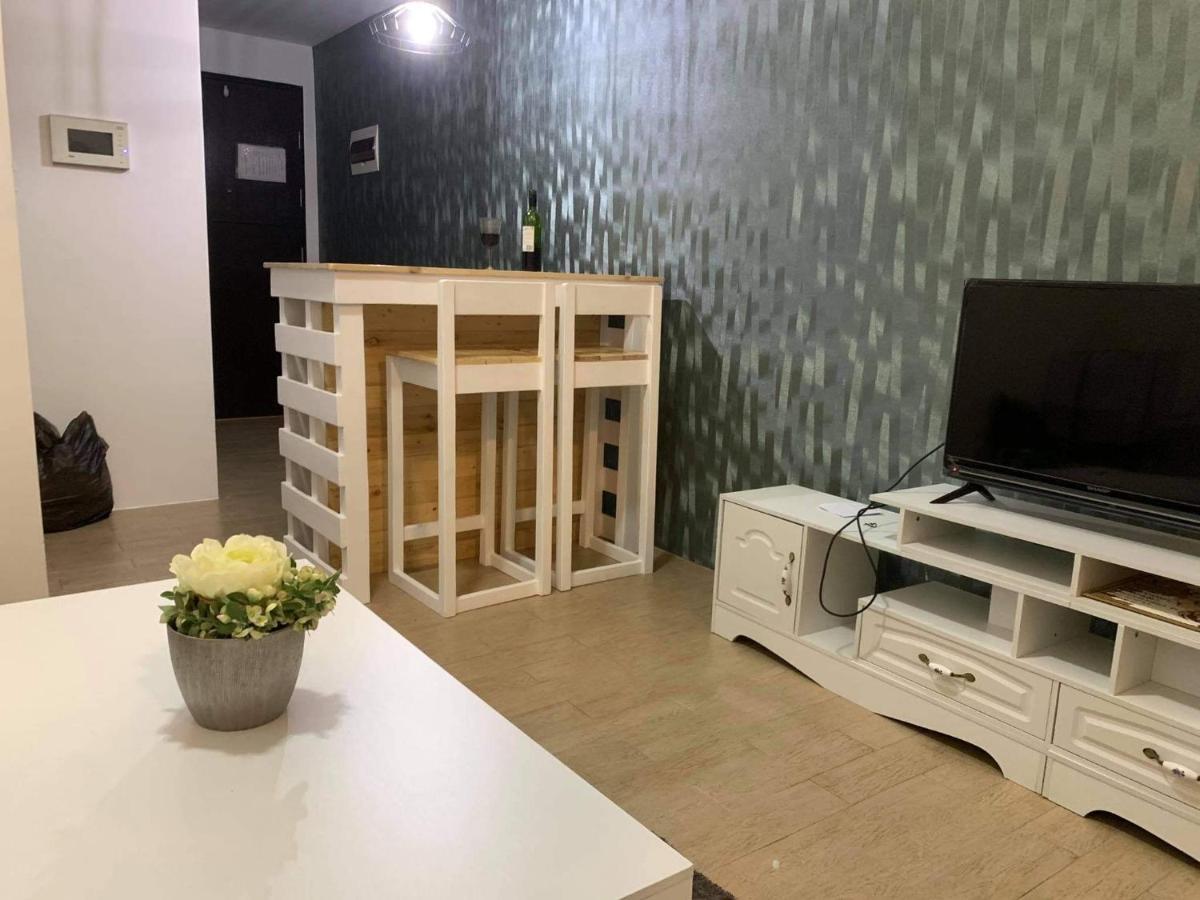 81 Newport Boulevard Cluster 4 - 8F Across Naia Airport, Terminal 3 Pasay Esterno foto