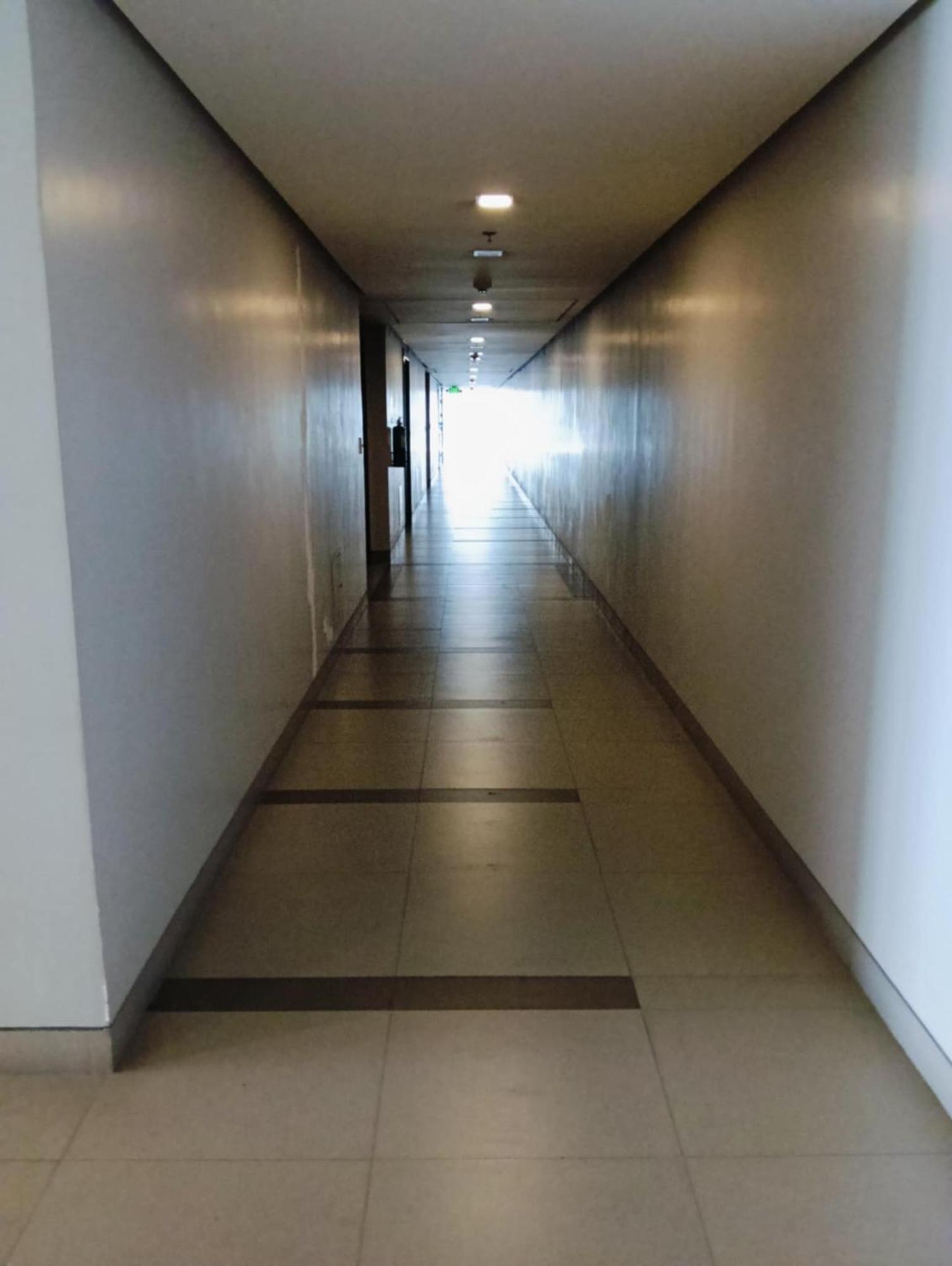 81 Newport Boulevard Cluster 4 - 8F Across Naia Airport, Terminal 3 Pasay Esterno foto